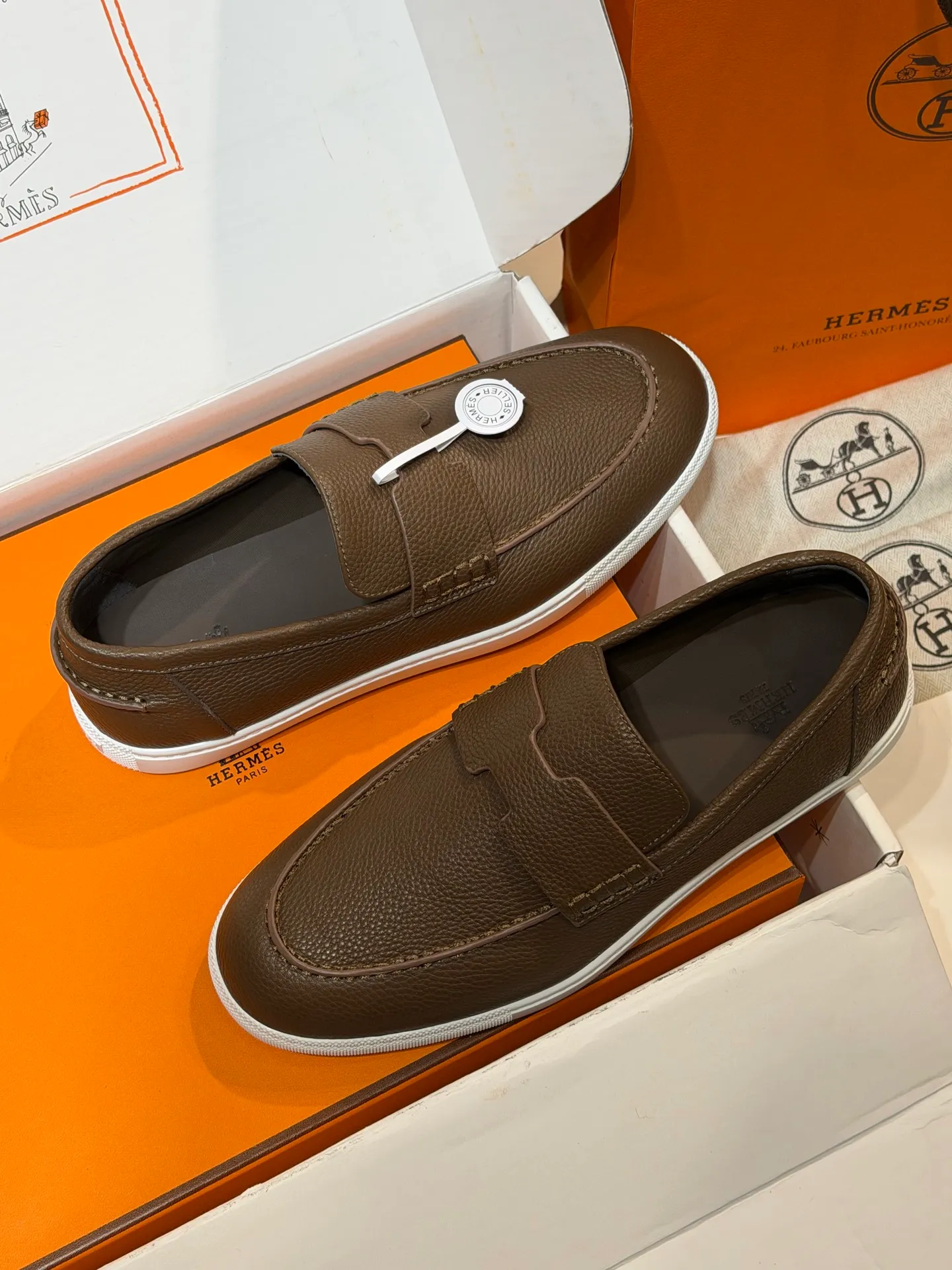 【HERMES】Top P:800💰-Size: 39-44 (38.45. Customized) H Home Freesstyle Men's Loafers Calfskin and Epsom Heritage calfskin high-top sports shoes, the soles are decorated with saddle stud buckle patterns, creating a modern urban style. Imported cowhide + cowhide lining + customized TPU outsole.